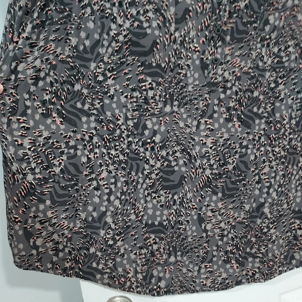 Torrid Animal Grey Harper Rayon Twill Pullover 3/4 Sleeve Blouse in Size 4 / 26 - Picture 8 of 13